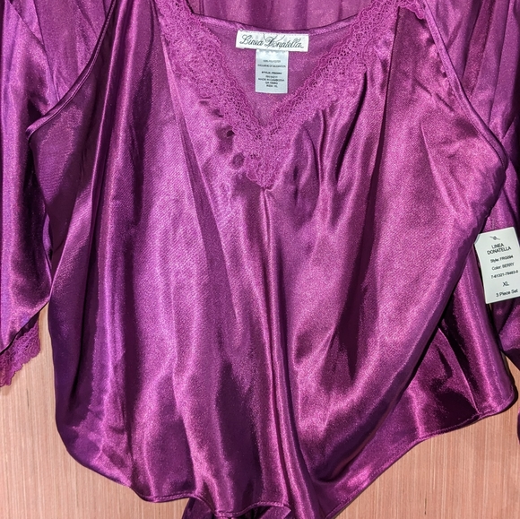 Linea Donatella XL 3 Piece Set Berry color - Picture 3 of 6